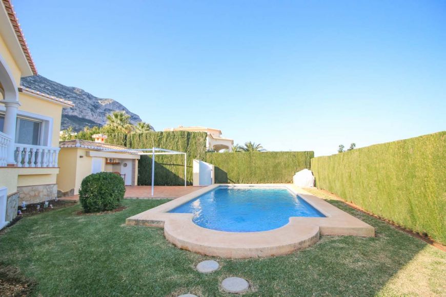 Ferianheus mit beizbarem Privatpool in Denia